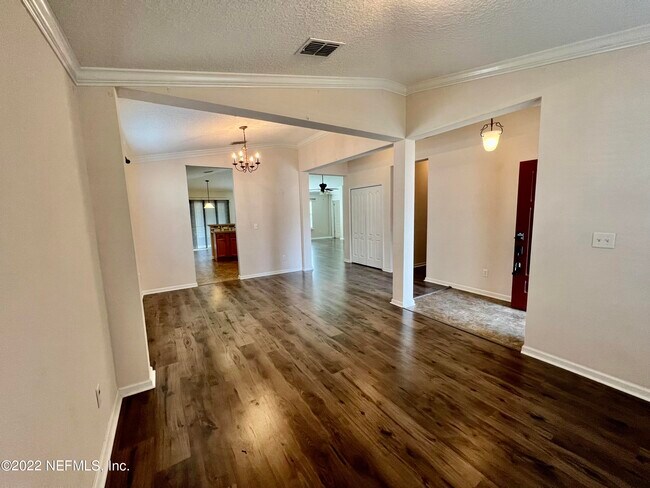Foto del edificio - 2727 Woodsdale Dr