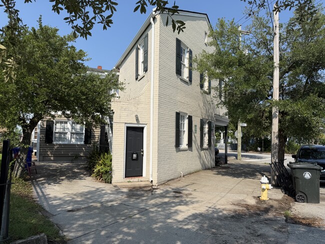 Building Photo - 159 Alexander St