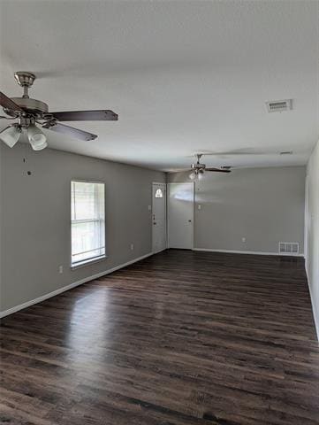 Foto del edificio - 4804 Trail Lake Dr