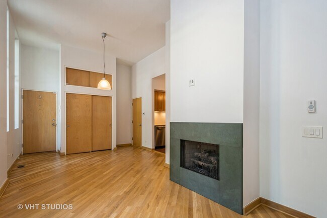 Foto del edificio - 2058 N Seminary Ave