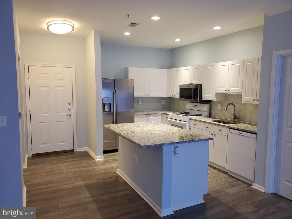 11326 Aristotle Dr Unit 4101, Fairfax, VA 22030 Condo for Rent in