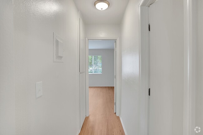 1HAB, 1BA - 717 ft² - Beachside Apartments