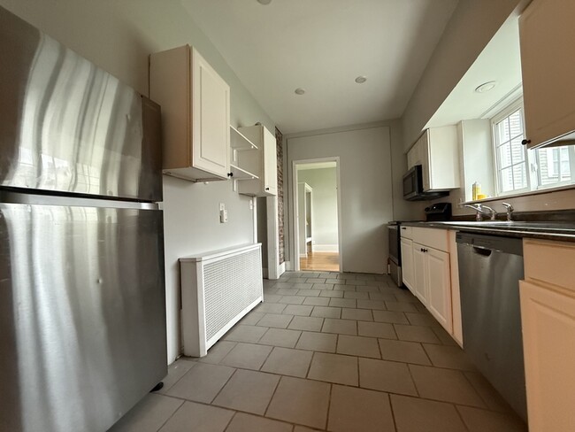 Building Photo - 49 S Allen St