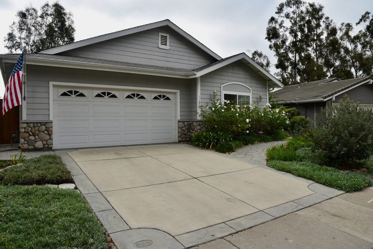 Foto principal - 11875 Handrich Dr