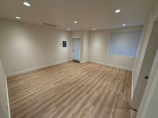 Building Photo - 849 Spring St