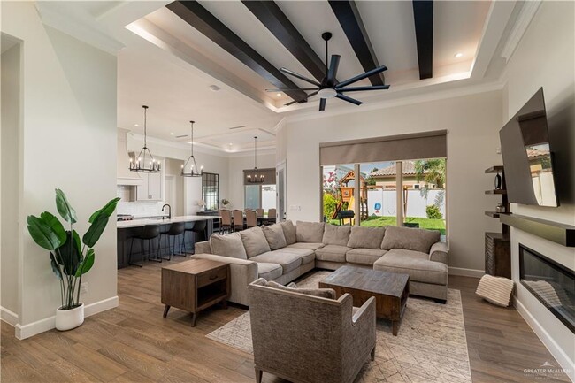 Foto del edificio - 5004 Gumwood Ave