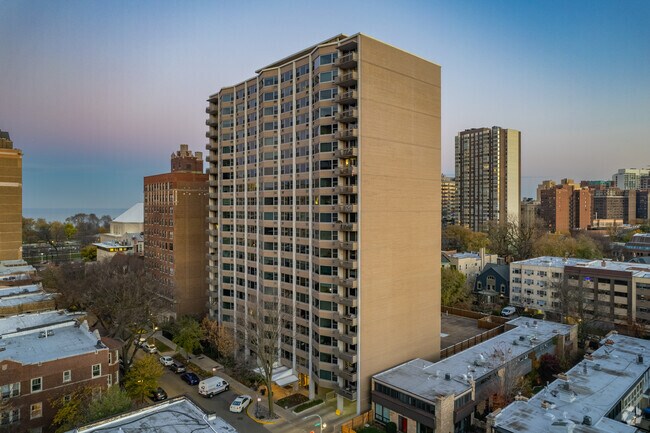 Foto del edificio - 555 W Cornelia Ave