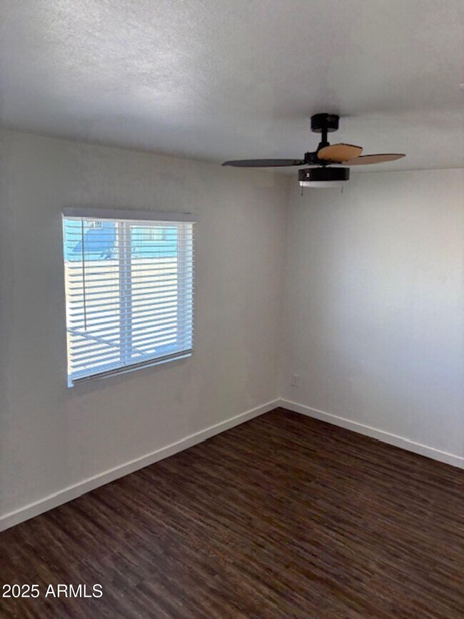 Foto del edificio - 4248 N 12th St