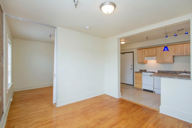 Building Photo - 2709 Lincoln Way