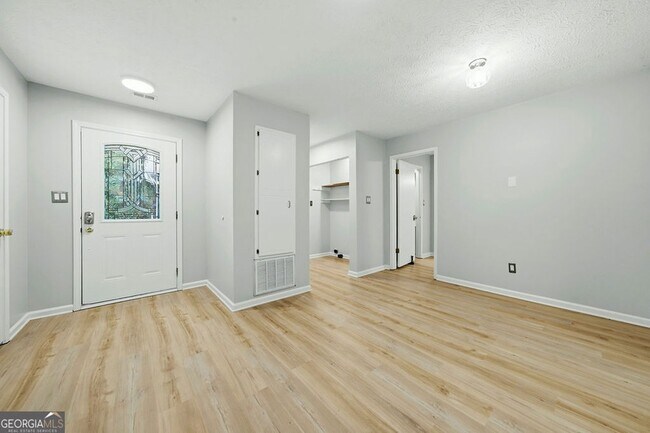 Building Photo - 210 Meadow Run