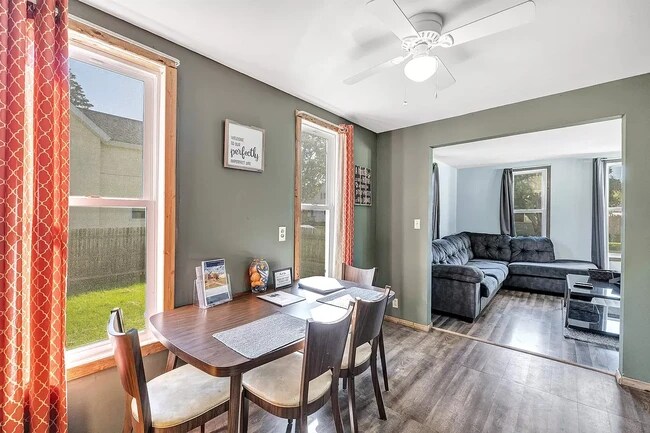 Foto del edificio - 414 W 6th St