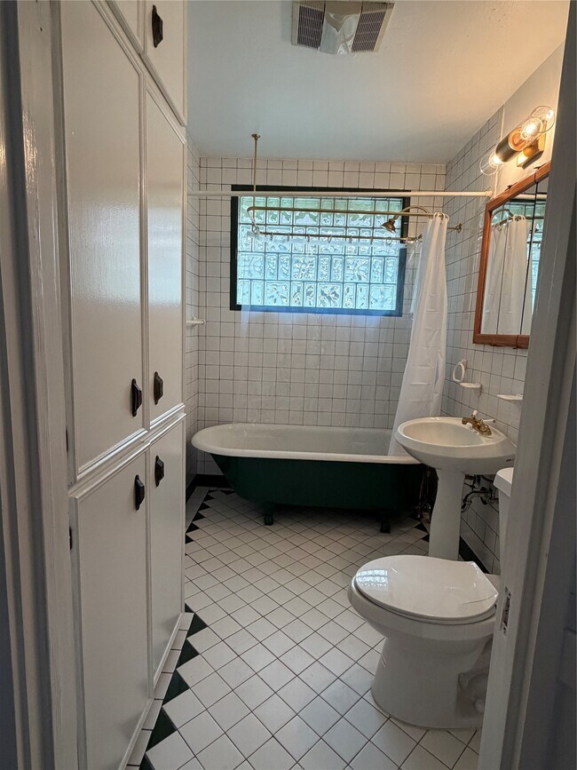 Foto del edificio - 1702 Dunlavy St