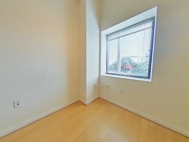 Foto del edificio - 1011 W Marshall St