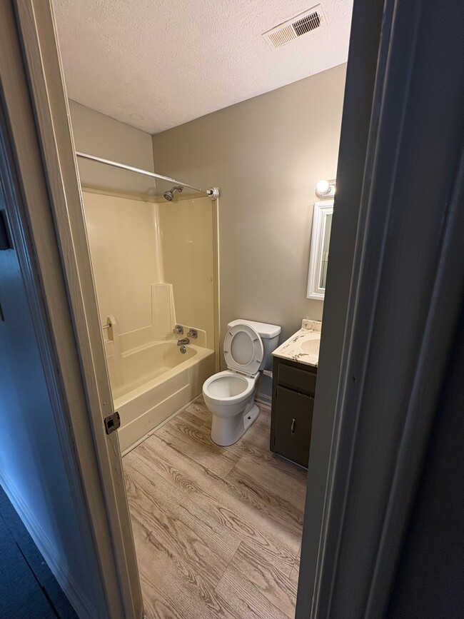 Building Photo - 244 Park Rd SW