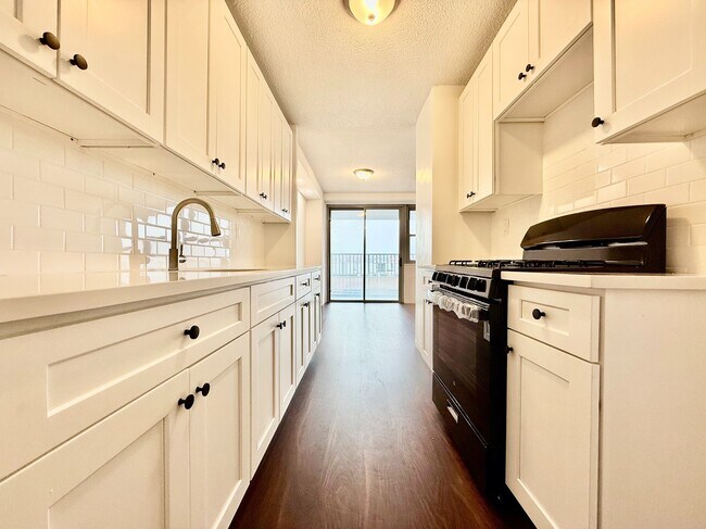 Building Photo - 820 Colgate Ave
