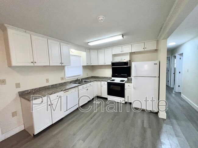 Foto del edificio - 3740 Branding Iron Dr