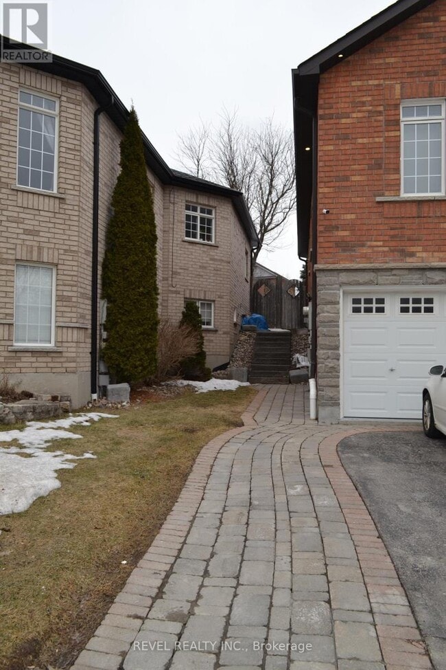 Building Photo - 251 Deerglen Terrace