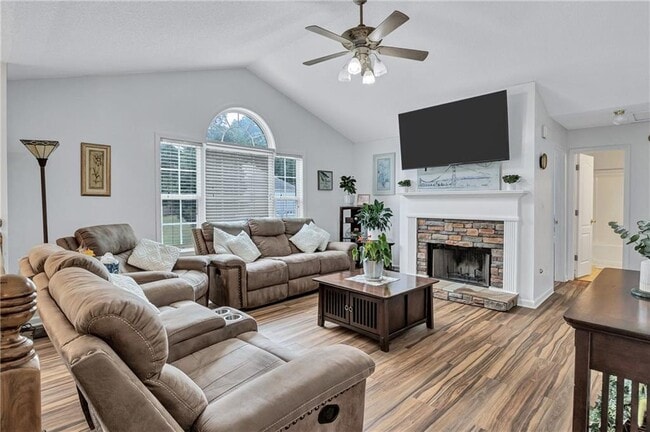 Foto del edificio - 271 Oak Glen Dr