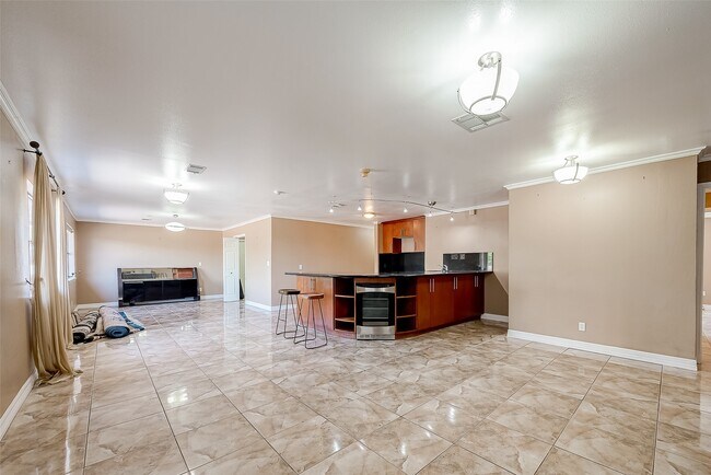 Building Photo - 7711 Beechnut St