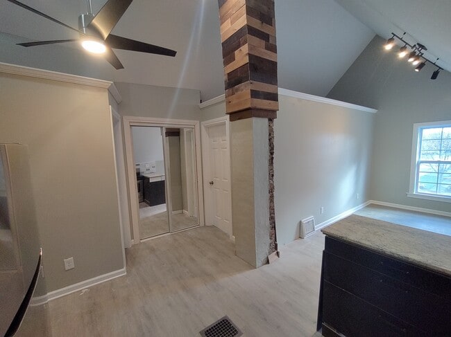 Building Photo - 71 Sawyer Ave