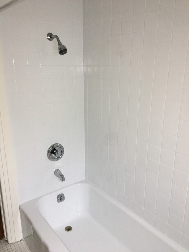 Foto del edificio - Charming 4 bedroom, 1bath Nedrow w garage