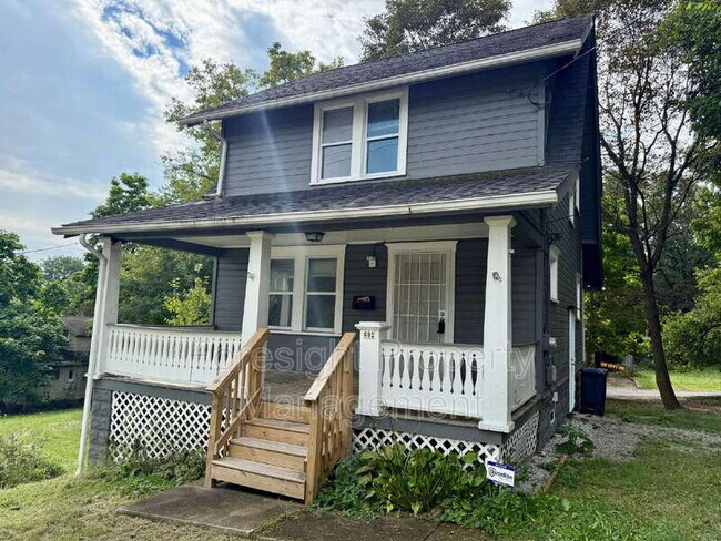 Building Photo - 692 W Thornton St
