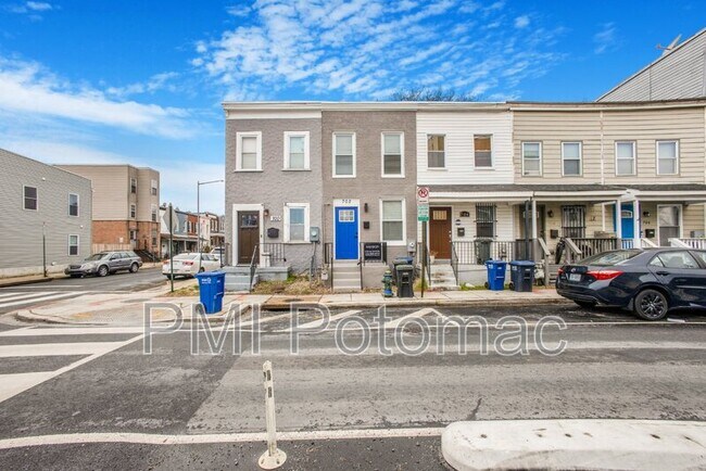 Building Photo - 702 19th St NE
