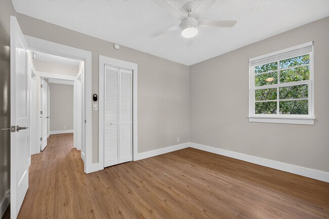 Dormitorio 2 - 2247 Riverside Ave