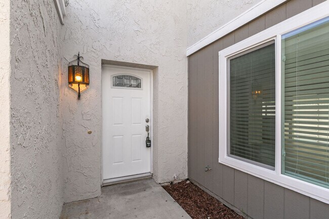 Building Photo - Gorgeous remodeled 4 bedroom
