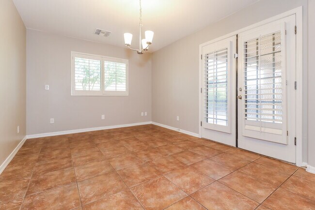 Building Photo - 25644 W Magnolia St
