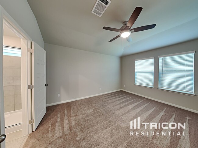 Foto del edificio - 13685 Paxton Blvd