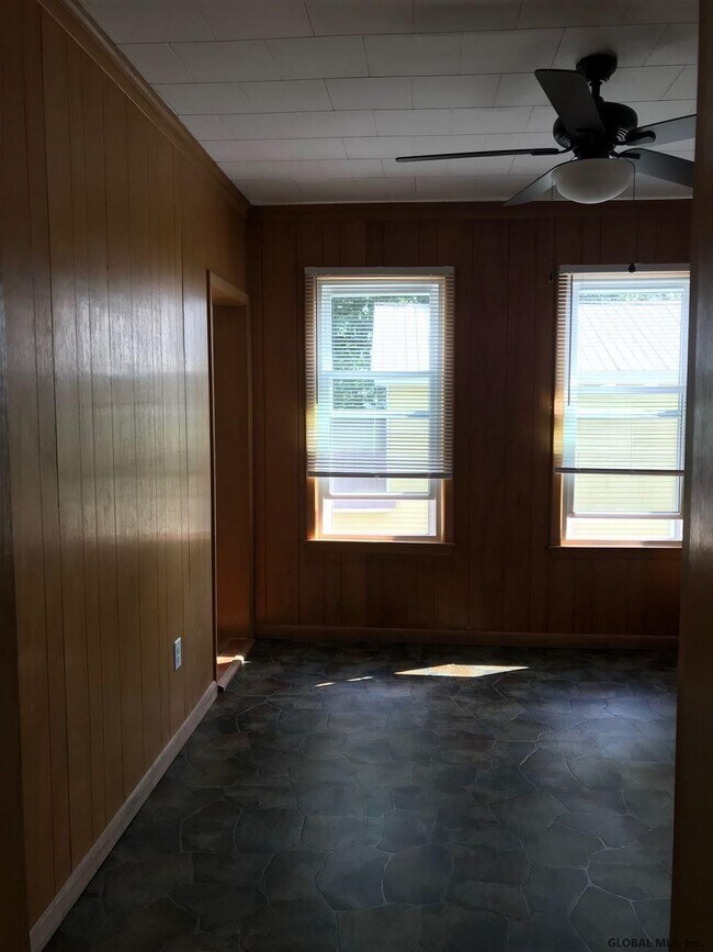 Building Photo - 34 Maple Ave