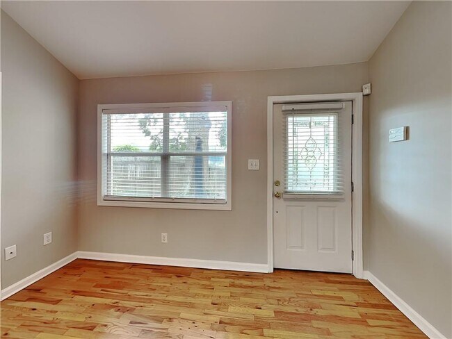 Foto del edificio - 1501 Stone Gate Ln SE