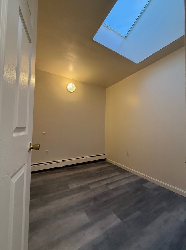 Foto del edificio - 22-92 Nameoke Ave