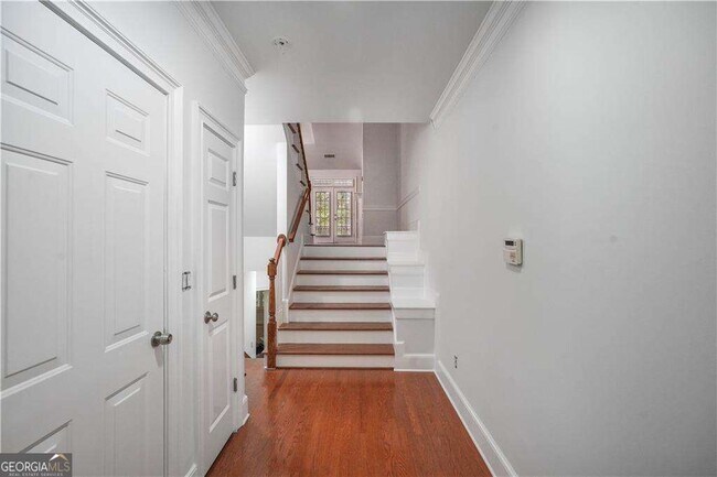 Building Photo - 3405 Regent Pl SW