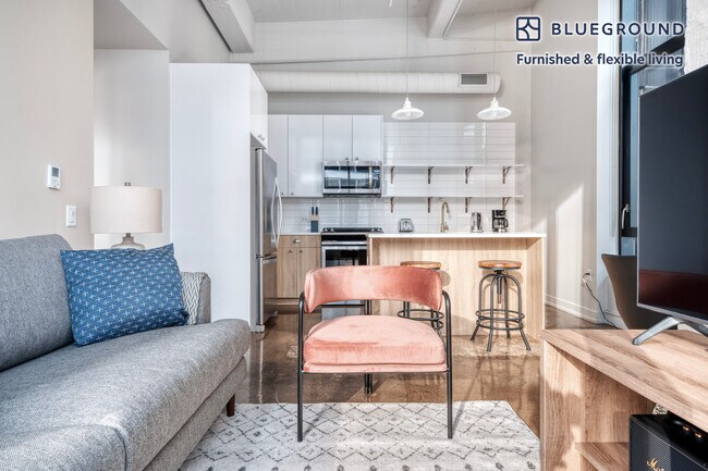 Foto del edificio - 676 North LaSalle Drive-SI FL6-ID900