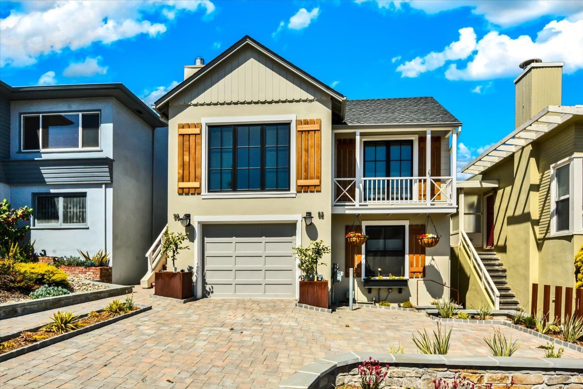 Street View with Compact Driveway Parking Space - 90 Pinehaven Dr
