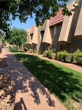 Building Photo - 4954 River Glen Dr
