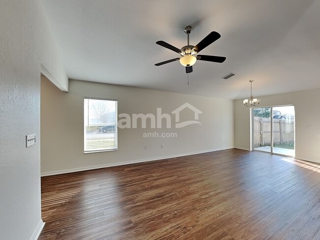 Building Photo - 2207 13th Ave E