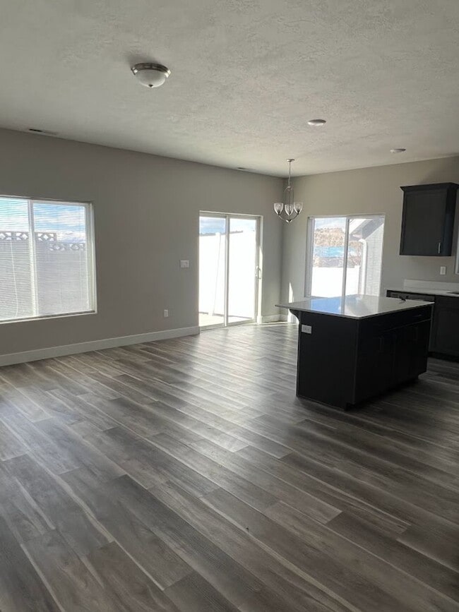 Building Photo - 1511 W Pyrite Ln