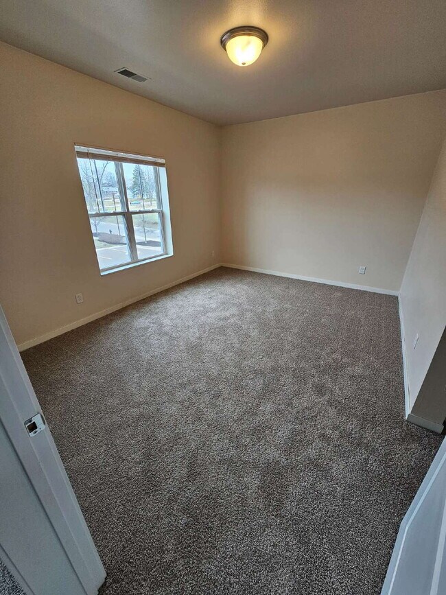 Building Photo - 2 Bedroom | 1 Bathroom 2nd Floor Apartment...