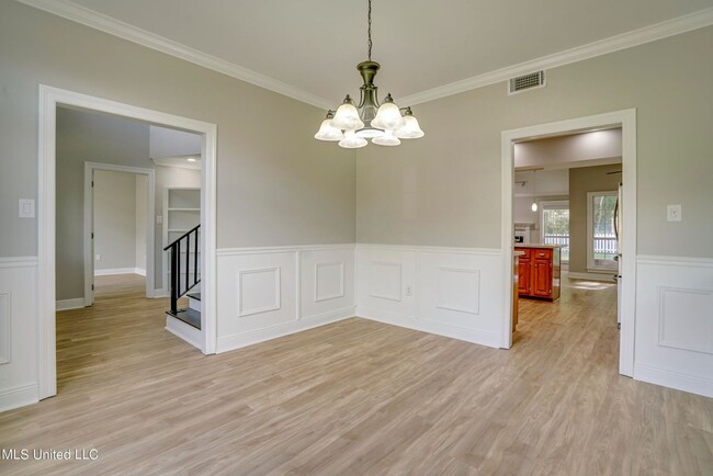 Building Photo - 6 Bedroom Home in Diamondhead with Salt Wa...