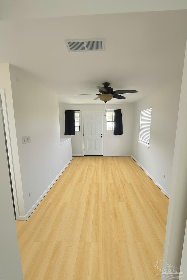 Building Photo - 5 Bertram St