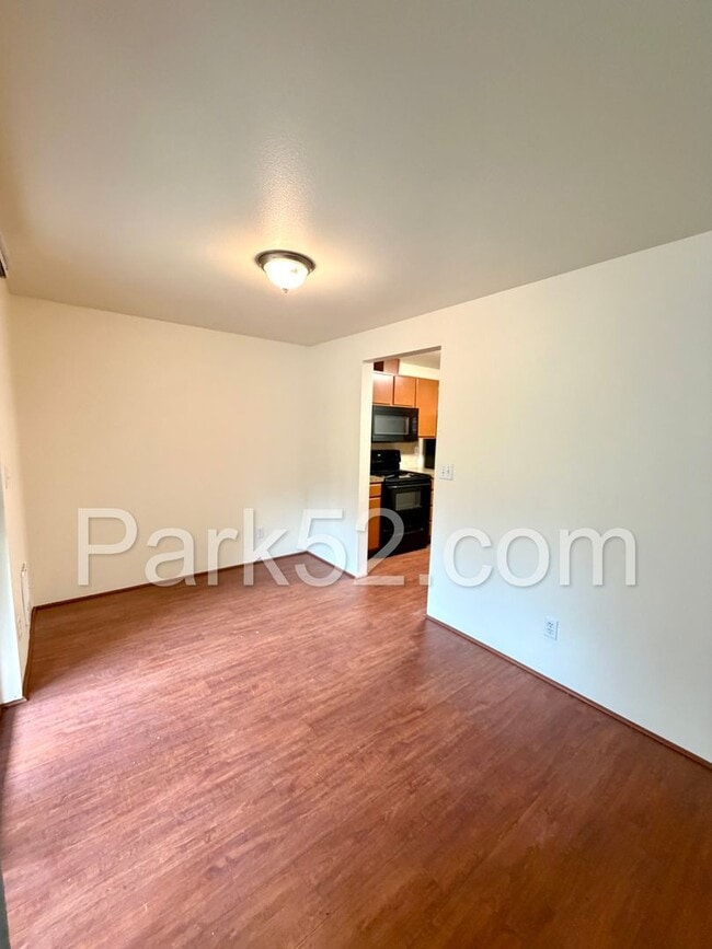 Building Photo - $250 Off First Full Month's Rent! Puyallup Area 2 Bedroom 2nd Floor Apartment