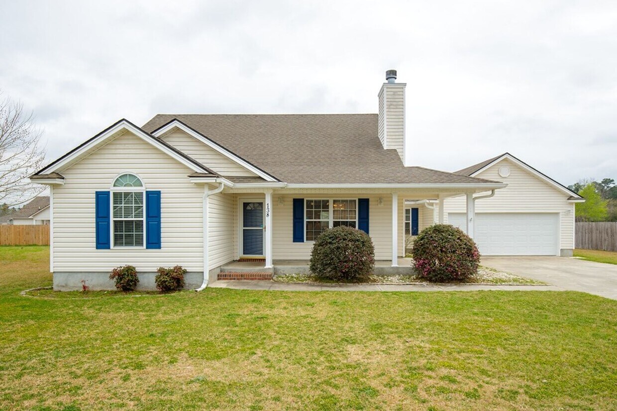 Primary Photo - Luxurious 3 Bed/2 Bath Home with Modern Am...