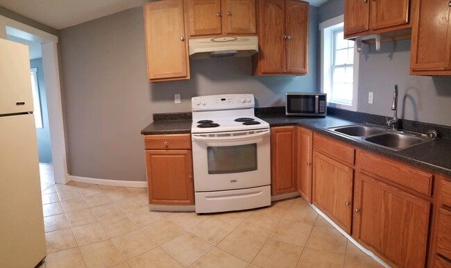 Kitchen - 313 W Maple St