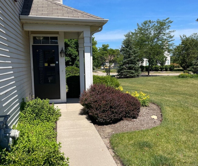 Building Photo - 1157 Goldfinch Ave