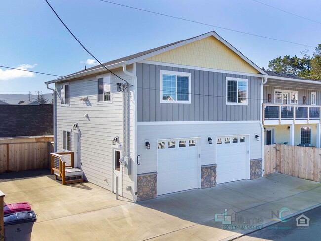 Building Photo - Newly Constructed Downtown Seaside Townhome!!