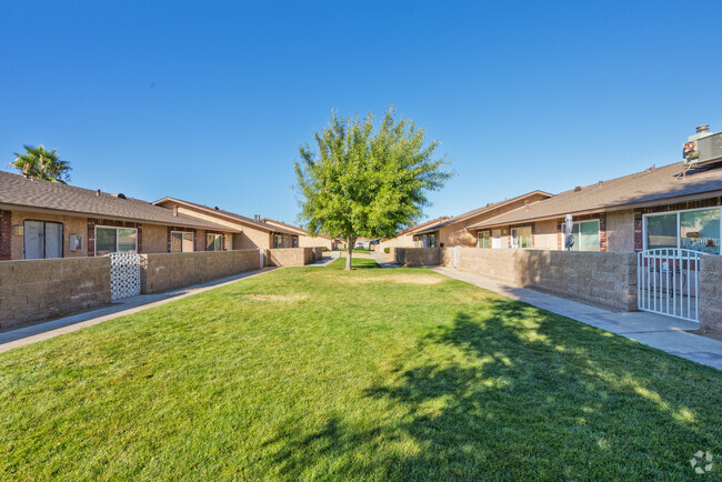 Desert View - Green Space - Desert View Apartments