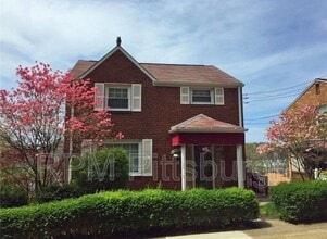 Building Photo - 2108 Lucina Ave